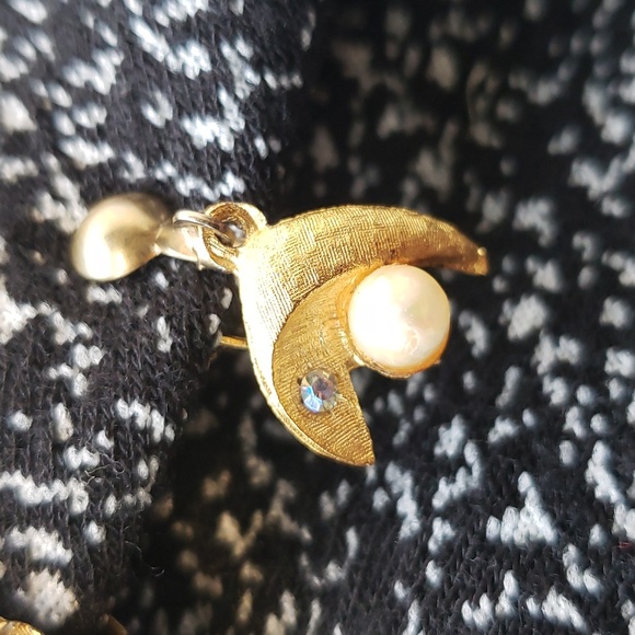 Vintage cultured pearl and gold clip on earrings set - Picture 2 of 8